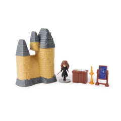 HARRY POTTER - BONECA HERMIONE  GRANGER COM CENÁRIO - MINI   PLAYSET - SPIN MASTER 