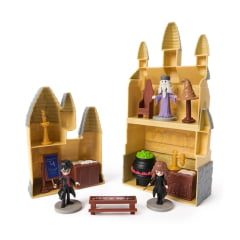 HARRY POTTER - BONECO HARRY POTTER  HERMIONE E DUMBLEDORE COM CENÁRIO - MINI  HOGWARTS - SPIN MASTER 